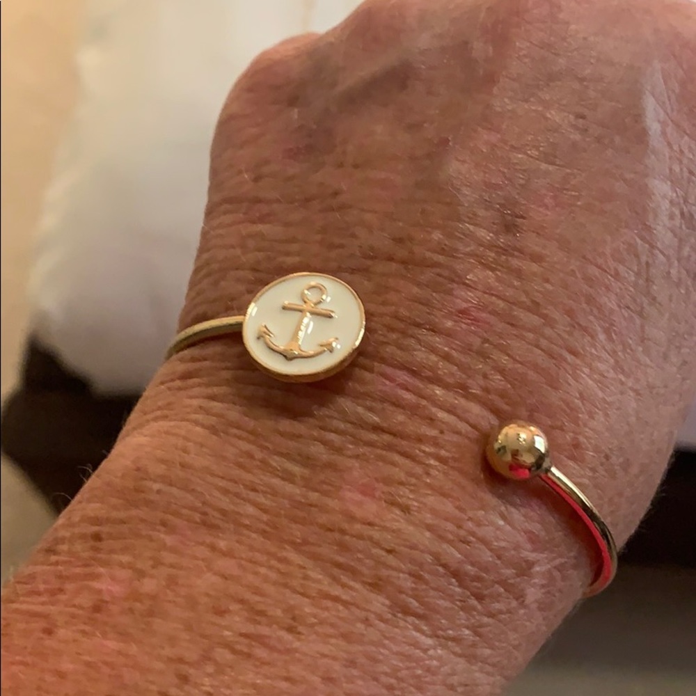 Cute anchor bracelet